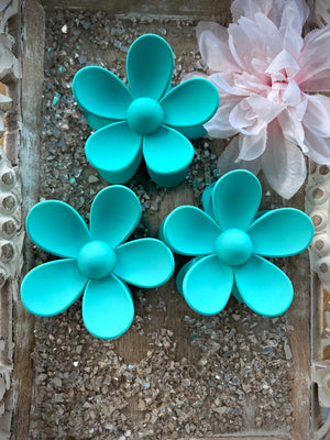 Teal Daisy claw