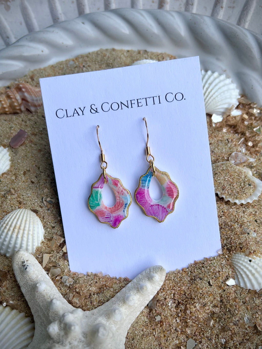 colorful seashell pattern in ribbed dainty tear dangle