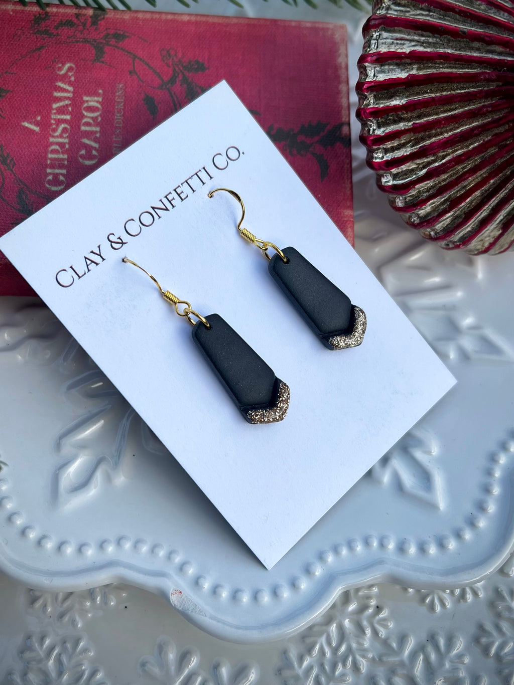 Elegant black gold dangle