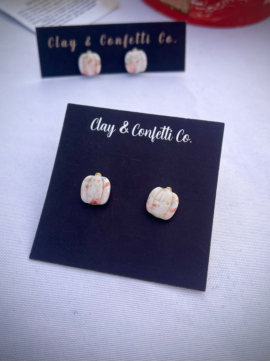 Small pumpkin floral stud