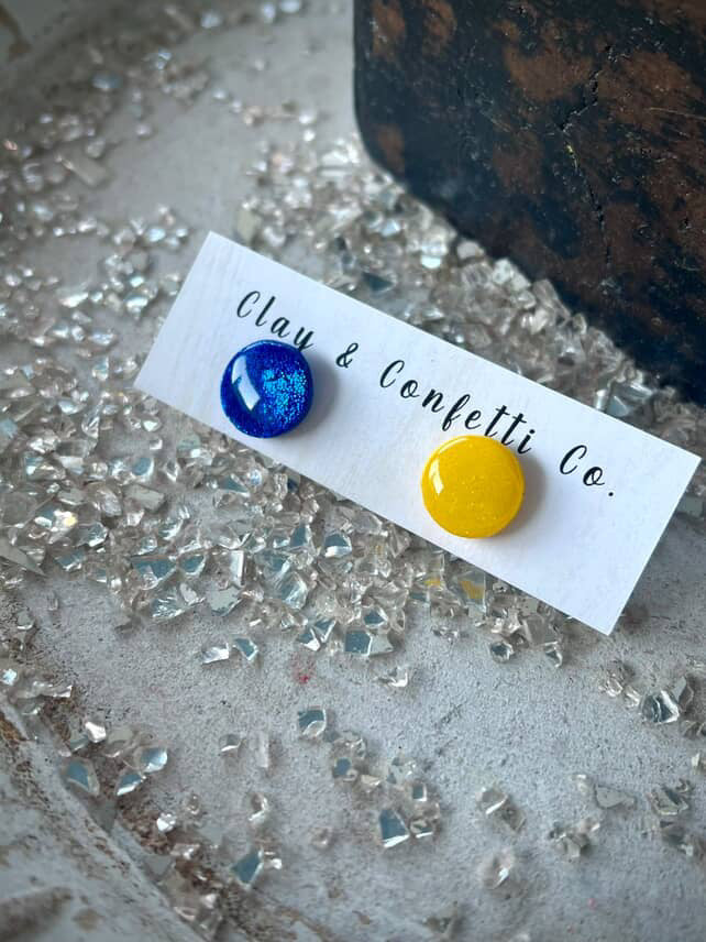 1&1 glitter blue & yellow circle stud
