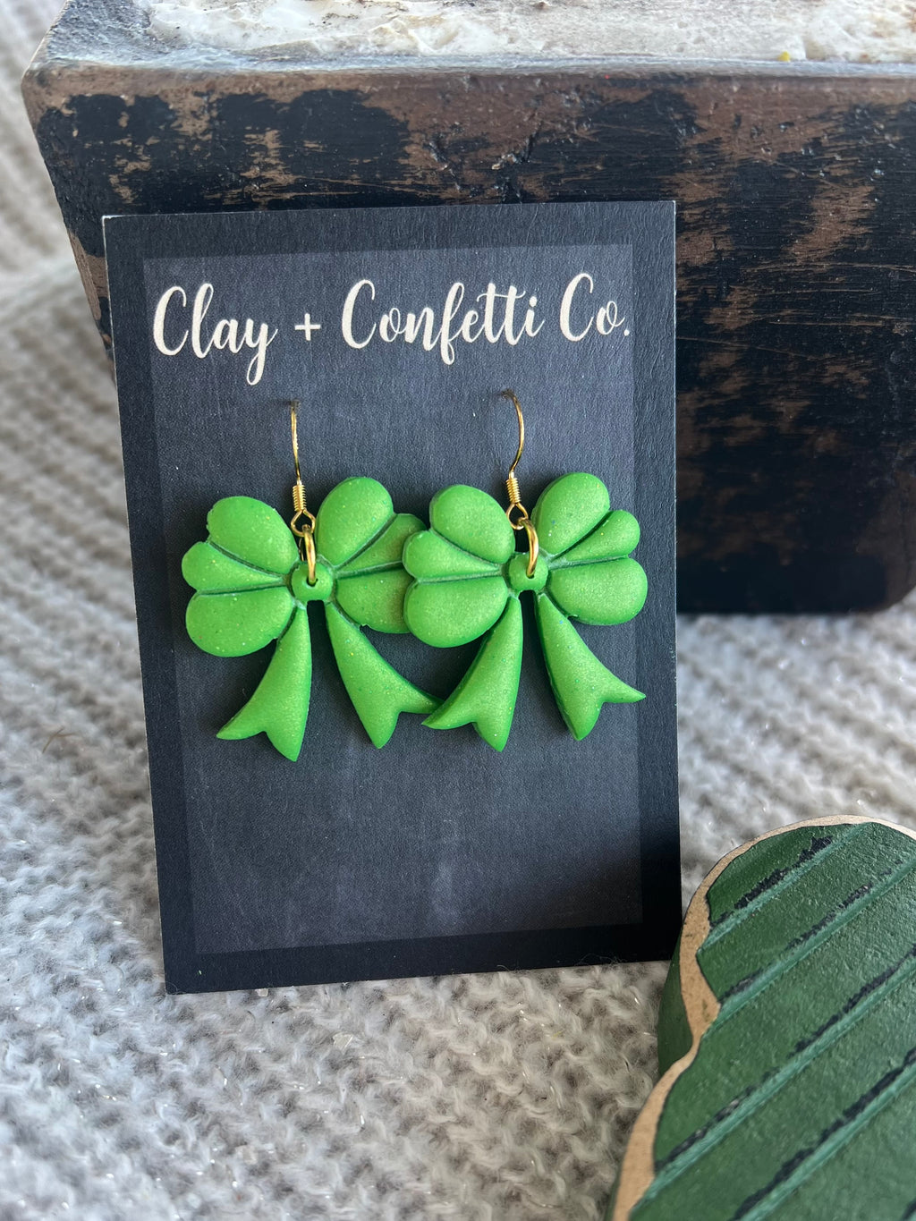Trendy Clover Bow dangle