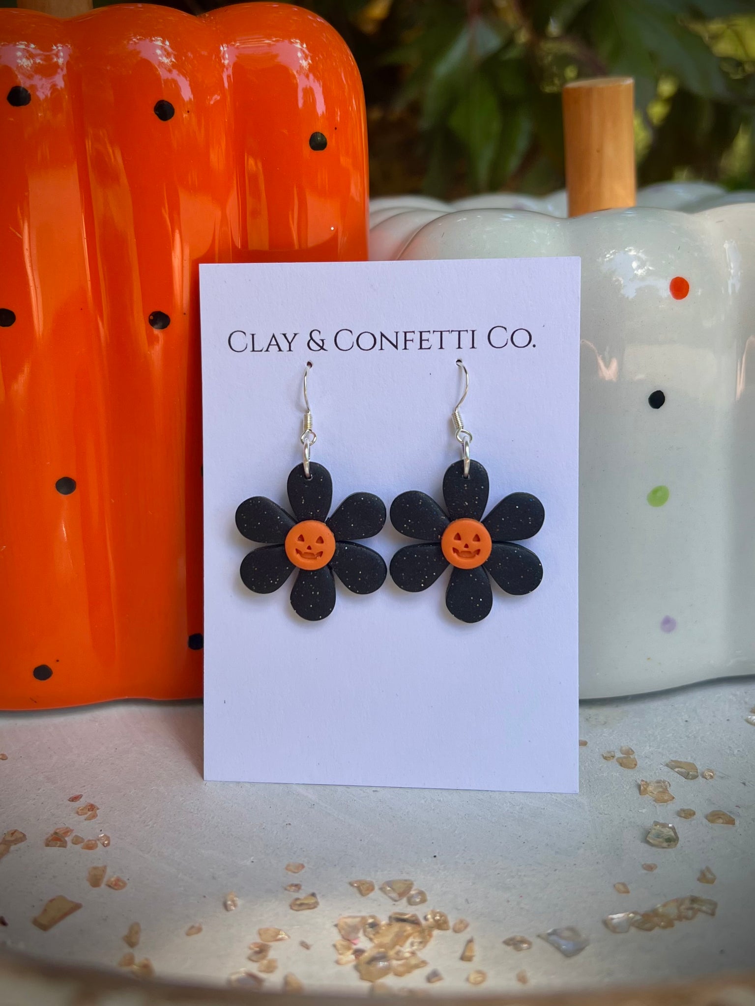 Groovy Halloween daisy dangle