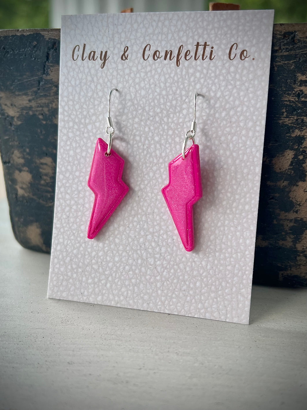 Lightning bolt Pearl hot pink dangle