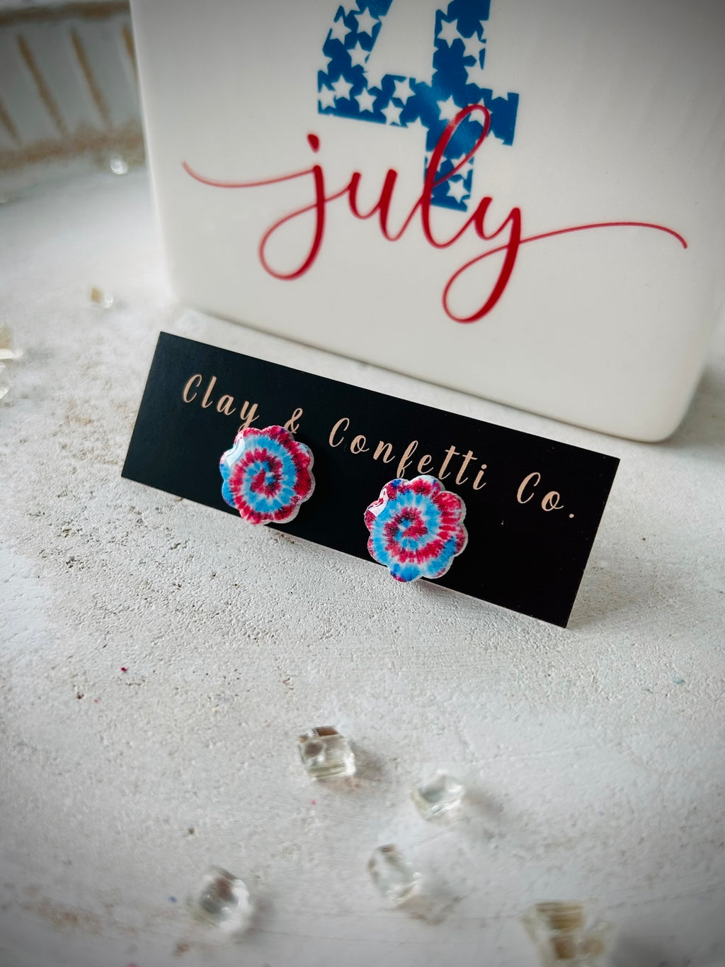 Tie dye daisy stud