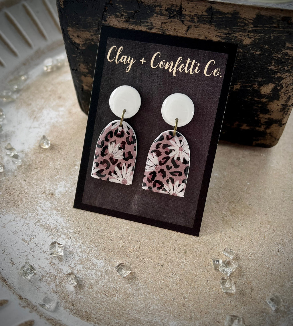 Leopard Daisy Arch Dangle