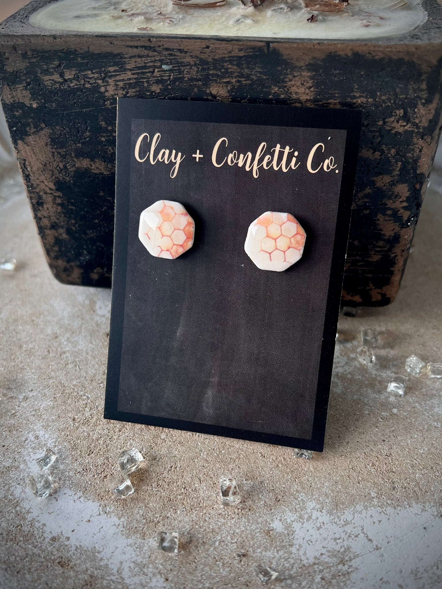 Honeycomb stud no bee