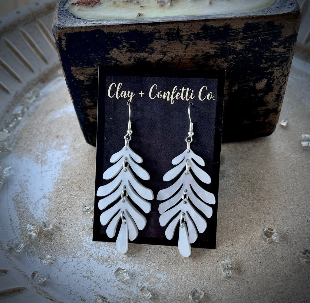 Fishbone Dangle in Pearl