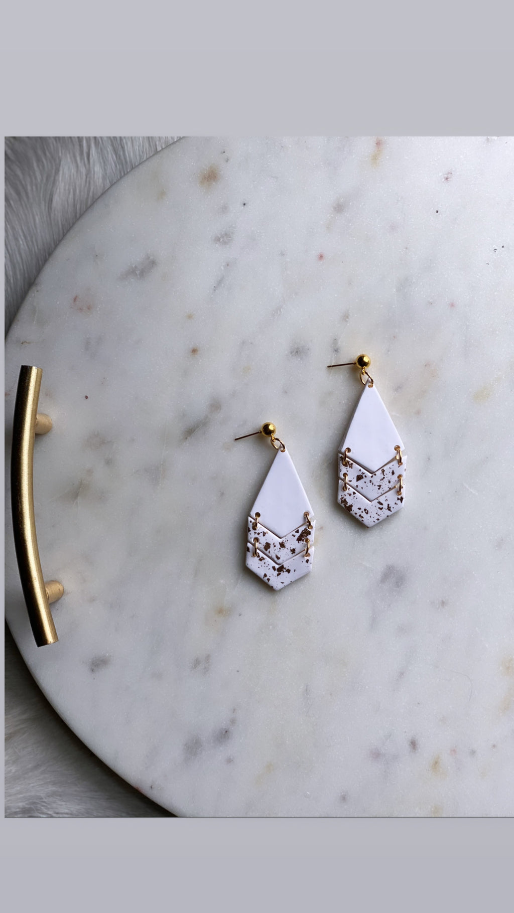 Kite with double chevron gold fleck