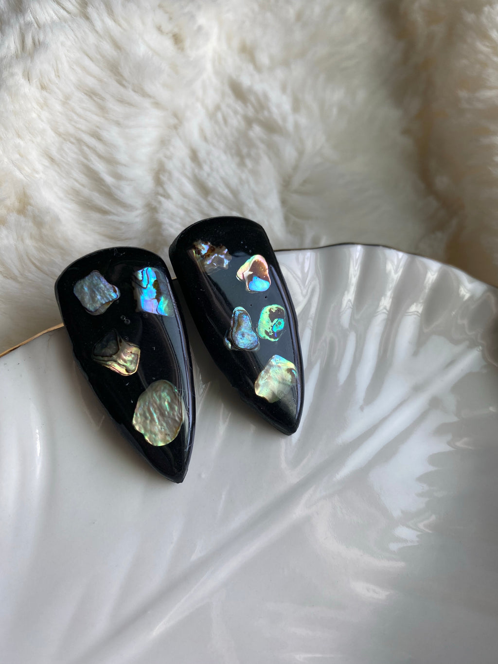 Chunky medium dagger black with shells