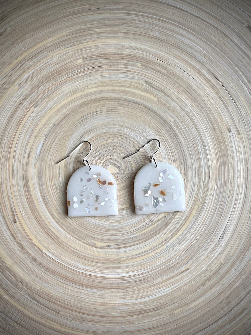 Small milk glass arch with shells