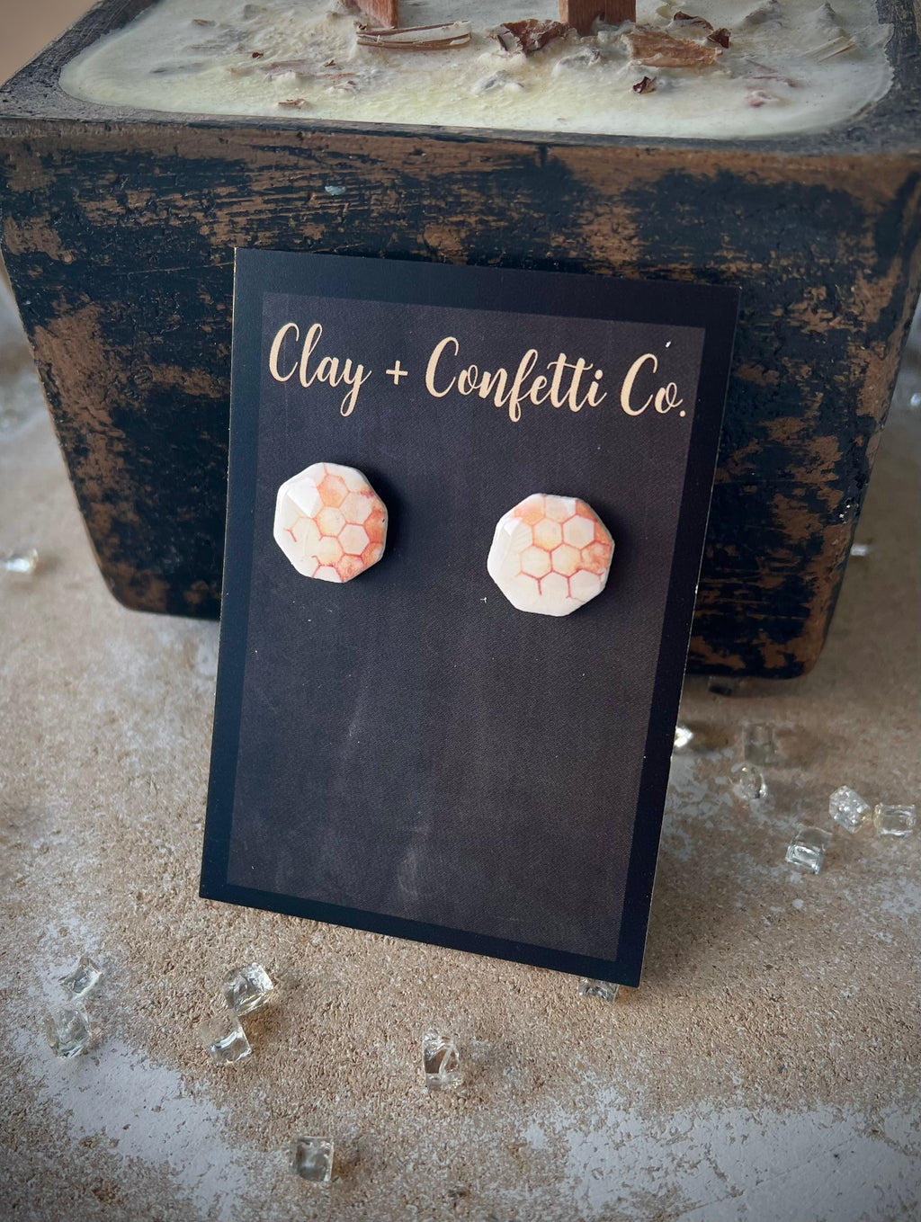 Honeycomb stud no bee