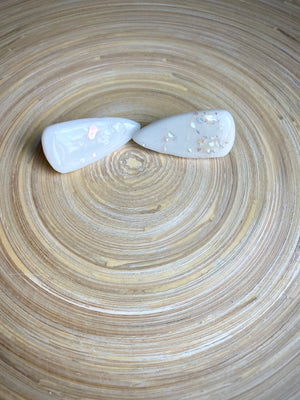 Milk Glass with sea shells dagger