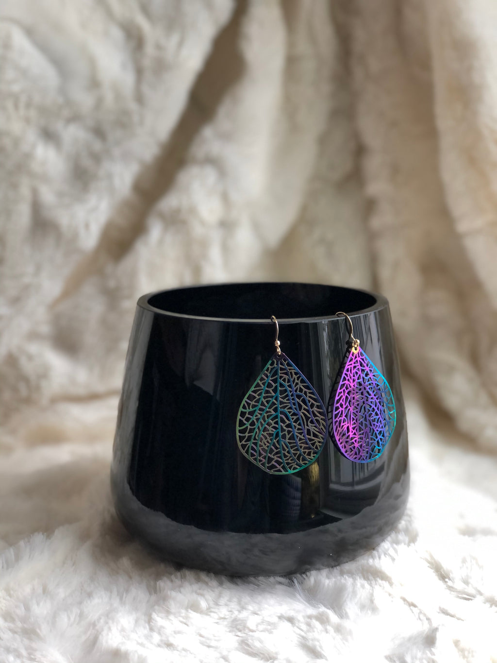 Wide Tear Leaf Vein Dangle