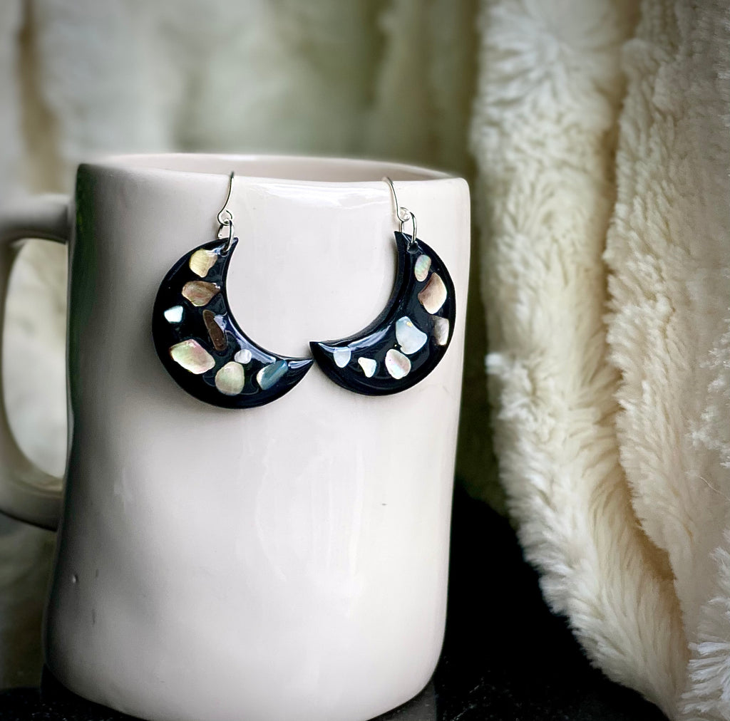 Black crescent moon with shells