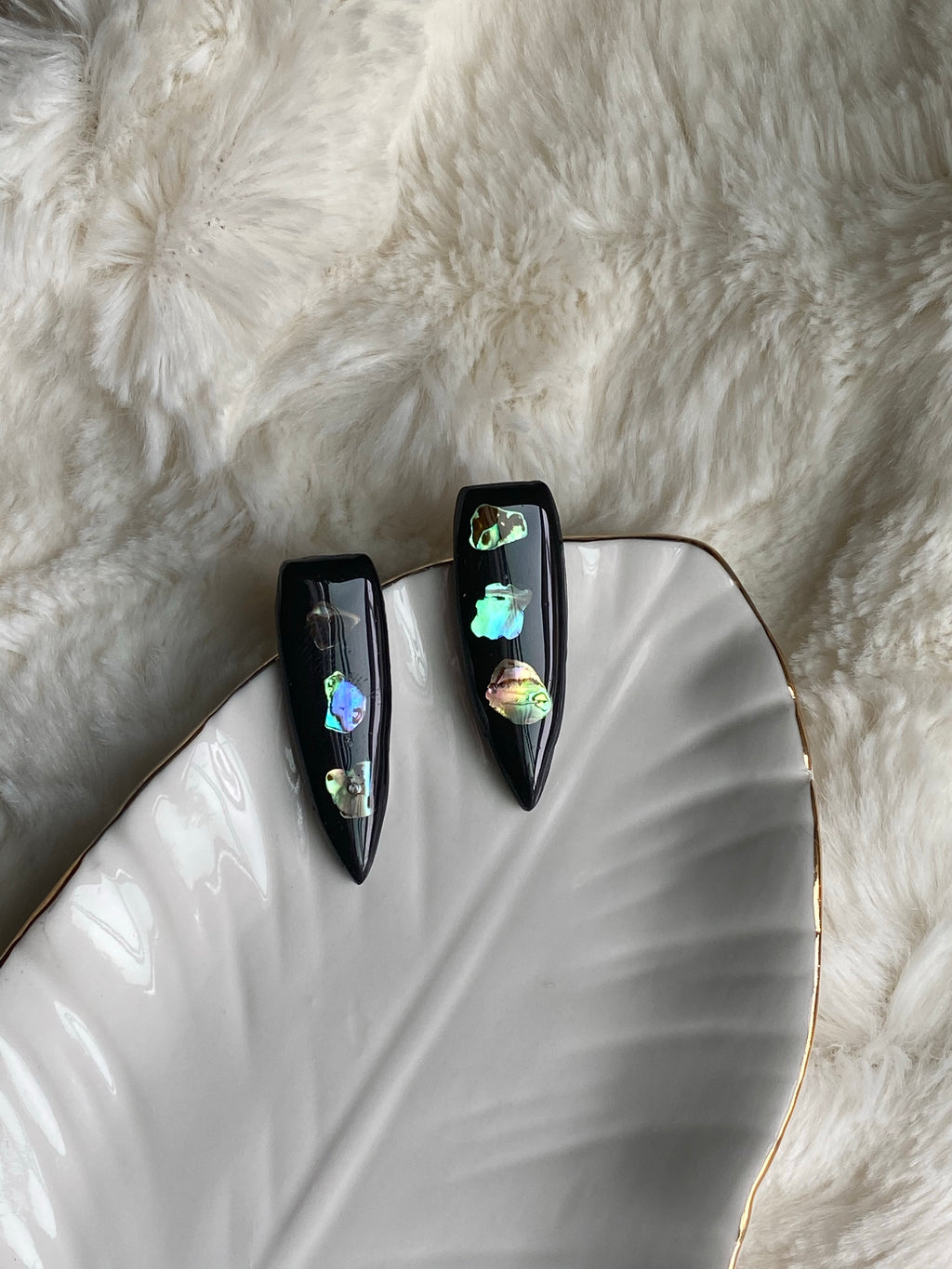 Slender dagger black with shells