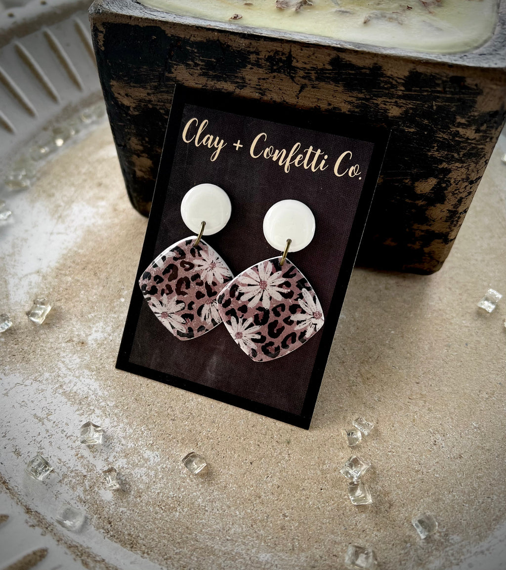 Daisy Leopard Contoured Square