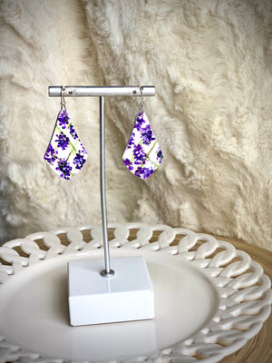 Hand painted lilac and lattice kite