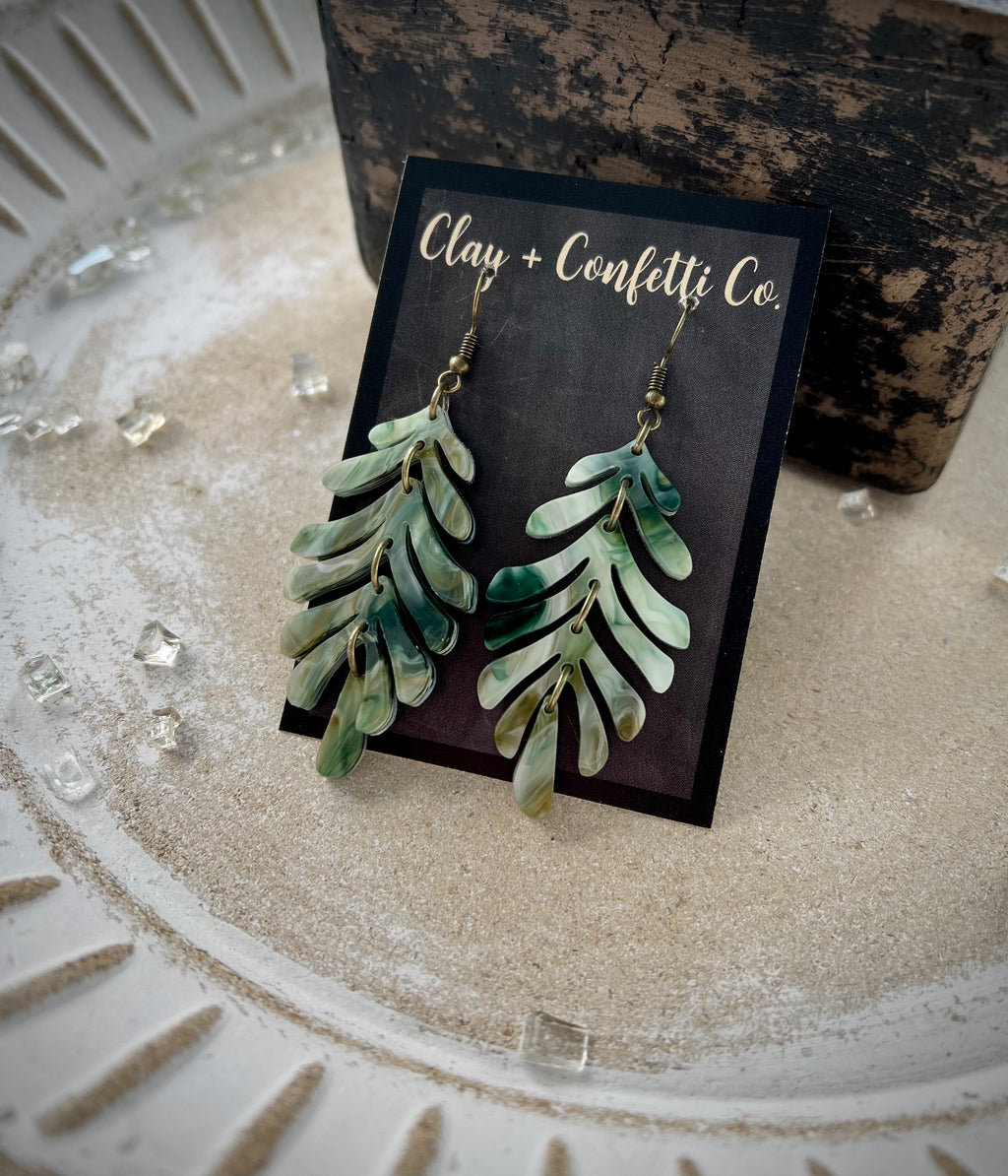 Fishbone Dangle in Emerald Swirl