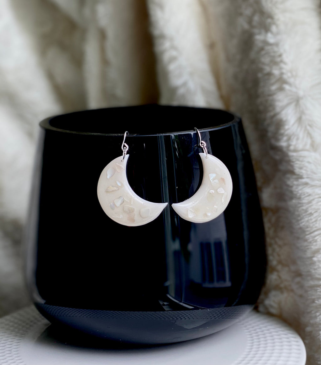 Milk glass moon with shells