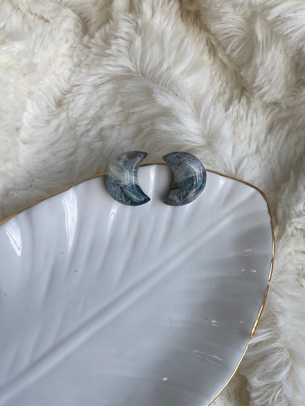 Baby mineral moon stud