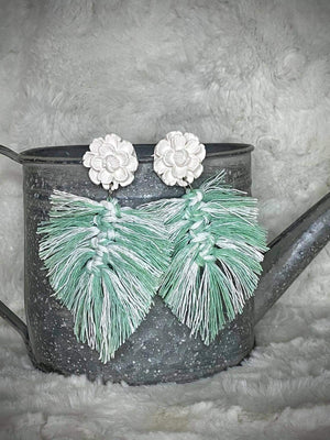 Mint and White Feather 3/20